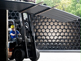 天行(中国)管业叉车搬运