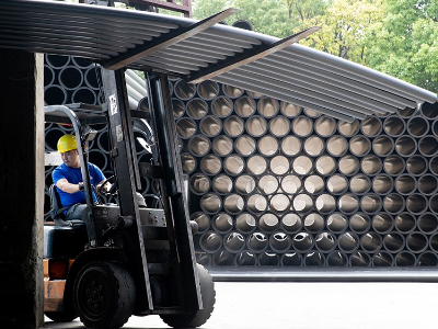 天行(中国)管业叉车搬运